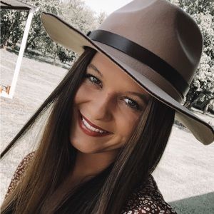 Meet your Posher, Cassi